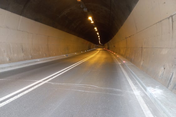 Dal 9 al 25 settembre, sulla strada statale della Val Pusteria all’altezza di Rio Pusteria, tra il chilometro 7+300 e il chilometro 9+300, sarà in vigore una deviazione del traffico dalle 20 alle 6. Una delle direzioni di marcia passerà attraverso la galleria, mentre l’altra sarà deviata sulla SP 182 di Rio di Pusteria. (Foto: USP/Dipartimento Infrastrutture e Mobilità)