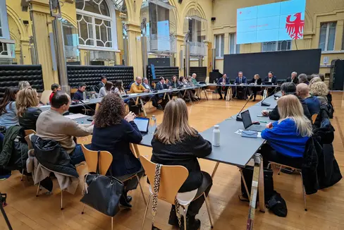 Am 3. Februar werden die Verhandlungen zu den Kollektivverträgen für das Personal im Bildungsbereich aufgenommen. Darauf haben sich Vertretungen der Gewerkschaften, der öffentlichen Delegation und die zuständigen politischen Entscheidungsträger am 23. Jänner geeinigt. (Foto: LPA/Fabio Brucculeri)