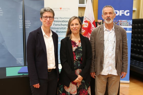 Da sin.: Britta Siegmund (DFG), Simona Berardi Vilei (SNF)e Georg Kaser (FWF). (Foto: ASP/Guido Steinegger)