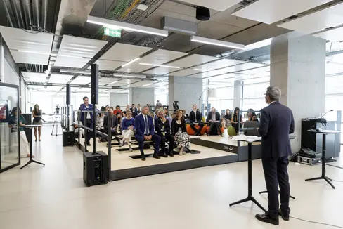 Nella sua conferenza stampa di fine legislatura, il presidente Kompatscher ha definito l'interazione rispettosa come la base per una buona e pacifica convivenza (Foto: ASP/Tiberio Sorvillo)