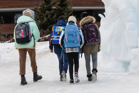 Anche per l'anno scolastico 2025/2026 il numero di iscrizioni negli istituti scolastici ladini rimane stabile: in totale sono iscritti 2.938 alunni e alunne (Foto: USP/Oskar Verant)
