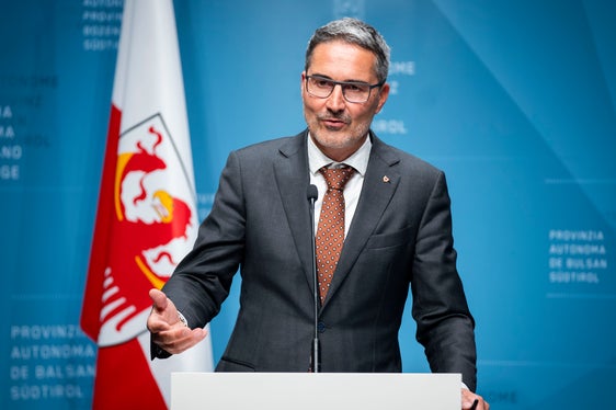 Fortsetzung der Regierungstätigkeit nach den Landtagswahlen: Landeshauptmann Kompatscher stellte in der Pressekonferenz die wichtigsten Beschlüsse des heutigen (24. Oktober) Tages vor. (Foto: LPA/Fabio Brucculeri)