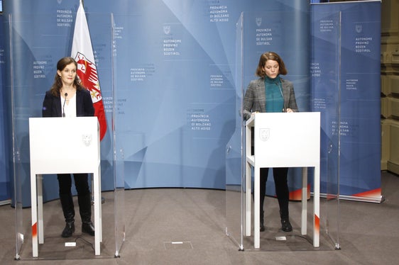 Die Eurac-Forscherinnen Ingrid Kofler (l.) und Linda Ghirardello haben erste Ergebnisse der Studie vorgestellt. (Foto: LPA/Hannes Wisthaler)