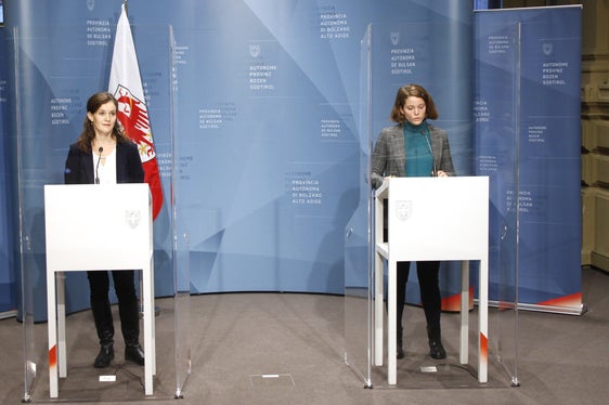 Die Eurac-Forscherinnen Ingrid Kofler (l.) und Linda Ghirardello haben erste Ergebnisse der Studie vorgestellt. (Foto: LPA/Hannes Wisthaler)