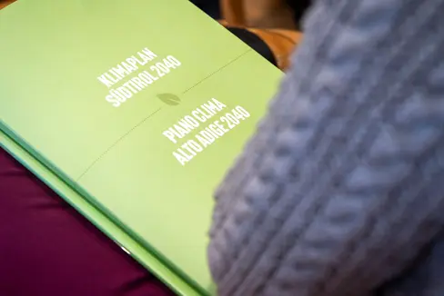 Als Sensibilisierungsmaßnahme ist das Klimafrühstück Teil der Bemühungen, die Ziele des Klimaplans Südtirol 2040 umzusetzen: Rund 700 Mitarbeitende aus nahezu allen Abteilungen der Landesverwaltung haben zwischen März und Mai 2026 daran teilgenommen. (Foto: LPA/Fabio Brucculeri)