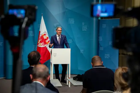 Il presidente della Provincia autonoma di Bolzano, Arno Kompatscher, ha descritto le decisioni odierne come un altro passo importante nell'attuazione della nuova legge sulla dirigenza. (Foto: ASP/Fabio Brucculeri)