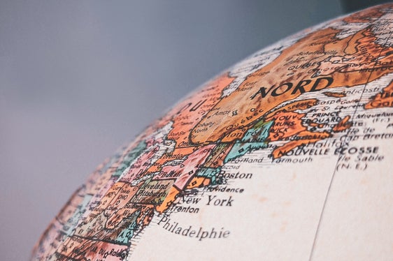 Giri di Parole, il bando promosso dall'Ufficio Bilinguismo e lingue straniere della Ripartizione Cultura italiana ha accolto, in due anni, quasi 40 proposte di progetti di promozione linguistica (Foto: Unsplash)