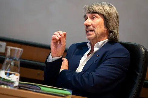 “La formazione dei futuri medici di medicina generale è essenziale per garantire a lungo termine l’assistenza sanitaria sul territorio, spiega l'assessore provinciale alla Prevenzione sanitaria e Salute, Hubert Messner. (Foto: USP/Fabio Brucculeri)