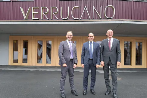Il presidio odierno di Arge Alp che ha inaugurato a palazzo Verrucano a Mels (Svizzera) la Presidenza 2023 del Cantone di San Gallo: nella foto (da sinistra) Norman Gobbi, Marc Mächler e Anton Mattle (Foto: Cantone di San Gallo)