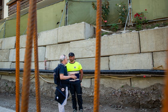 Die Baustellen zur Verstärkung des Hochwasserschutzes entlang des Eisacks befinden sich in unmittelbarer Nähe zu Wohngebieten. (Foto: LPA/Fabio Brucculeri)
