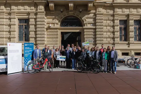 Nel 2026 il Premio Mobilità Alto Adige celebra il suo 10° anniversario e da mercoledì 13 maggio sono aperte le candidature per la nuova edizione, come presentato la mattina del 13 maggio in conferenza stampa a Palazzo Widmann. (Foto: USP/STA/Ivan Brentegani)