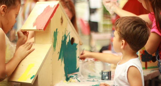 Eine Kinderbetreuungseinrichtung innerhalb der Landesverwaltung, mit Kinderkrippe und Kindergarten, soll einen wesentlichen Beitrag zur Erreichung der Ziele des Programms Esf+ 2021-2027 leisten. Die Ausschreibung dazu wurde vor kurzem auf dem Portal www.bandi-altoadige.it veröffentlicht. (Foto: Unsplash/rashid sadykov)