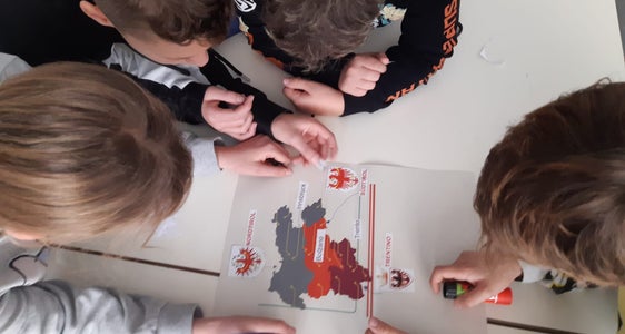 Im Rahmen der Initiative Euregio incontra le scuole (Euregio trifft Schule) hat die Euregio 47 Begegnungen mit rund 1200 Schülerinnen und Schülern aus dem Trentino organisiert. (Foto: Euregio)