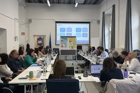 Die Task Force 2028+ hat sich erstmals in Bozen getroffen, um über die neue Interreg Italien-Österreich-Programmperiode zu sprechen. (Foto: LPA/Abteilung Europa)