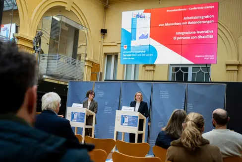 Anlässlich des Internationalen Tags der Menschen mit Behinderung (3. Dezember) haben Arbeitslandesrätin Magdalena Amhof und die Amtsdirektorin Magdalena Oberrauch Daten zur Arbeitsmarktintegration in Südtirol vorgestellt. (Foto: LPA/Fabio Brucculeri)