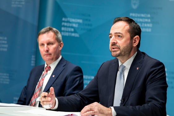 “Il futuro non si aspetta, si costruisce”. Il vicepresidente e assessore provinciale all'Istruzione e Cultura italiana, Commercio e servizi, Artigianato e Industria, Marco Galateo, ha esordito con questa frase introducendo il lavoro svolto e gli obiettivi futuri. (Foto: USP/Fabio Brucculeri)