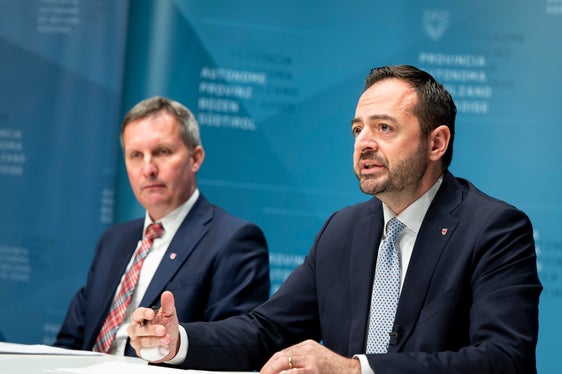 “Il futuro non si aspetta, si costruisce”. Il vicepresidente e assessore provinciale all'Istruzione e Cultura italiana, Commercio e servizi, Artigianato e Industria, Marco Galateo, ha esordito con questa frase introducendo il lavoro svolto e gli obiettivi futuri. (Foto: USP/Fabio Brucculeri)