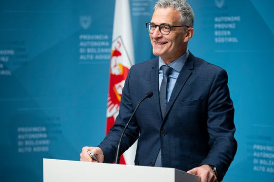Trotz schwieriger Situation optimistischer Blick in die Zukunft: Forstdienst-Abteilungsdirektor Günther Unterthiner. Wir hoffen, dass der Höhepunkt des Befalls überwunden ist, sagte er bei der Pressekonferenz. (Foto: LPA/Fabio Brucculeri)