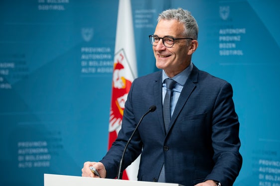 Trotz schwieriger Situation optimistischer Blick in die Zukunft: Forstdienst-Abteilungsdirektor Günther Unterthiner. Wir hoffen, dass der Höhepunkt des Befalls überwunden ist, sagte er bei der Pressekonferenz. (Foto: LPA/Fabio Brucculeri)