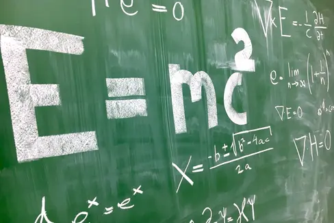 Zum 25. Mal findet in der kommenden Woche in Tramin die Mathematik–Modellierungswoche statt, bei der Oberschülerinnen und Oberschüler mit Hilfe der Mathematik vielfältige Problemstellungen lösen. (Foto: Unsplash/artturi jalli)