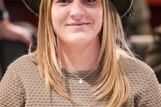 Passione per la caccia ereditata dal padre e dal nonno: la giovane cacciatrice Lena Obkircher della Val Sarentino. (Foto: USP/Bernhard Aichner)