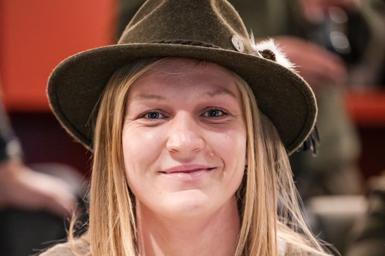 Passion für die Jagd vom Vater und Großvater geerbt: Jungjägerin Lena Obkircher aus dem Sarntal (Foto: LPA/Bernhard Aichner)