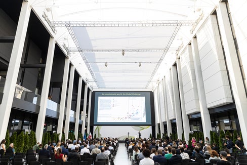 La sala Königsspitze della Fiera di Bolzano gremita per l'inaugurazione dei Sustainability Days (Foto: ASP/Tiberio Sorvillo)