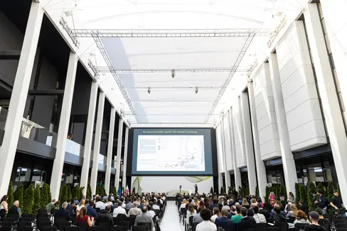 La sala Königsspitze della Fiera di Bolzano gremita per l'inaugurazione dei Sustainability Days (Foto: ASP/Tiberio Sorvillo)