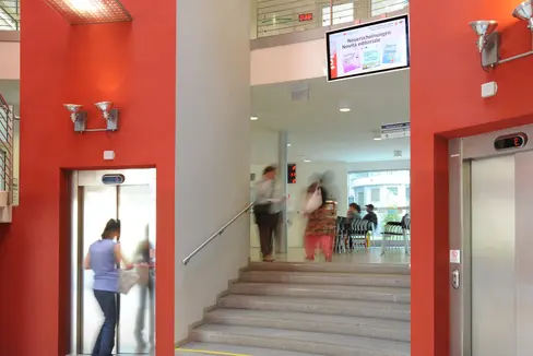 Sono in vigore le nuove regole per i bandi di concorso dell’Amministrazione provinciale. Le modifiche riguardano candidature, ammissioni e lingua d'esame. Nella foto, Palazzo 12, in via Canonico Michael Gamper (Foto: ASP)