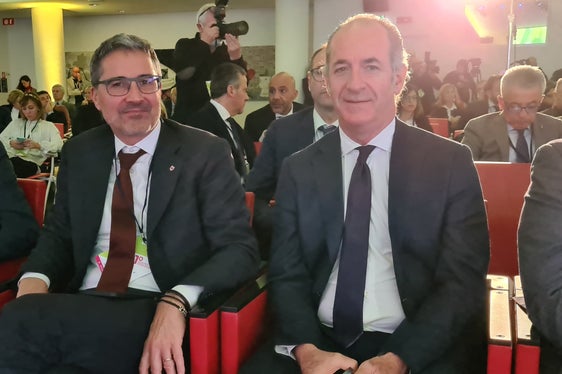 Landeshauptmann Kompatscher (l.) mit dem Präsidenten von Venetien, Luca Zaia (Foto: Presseamt Region/Davide Cordua)