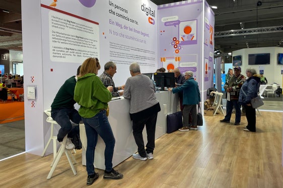 Lo stand dedicato alla digitalizzazione all'interno della Fiera d'Autunno. (Foto: Gnews)