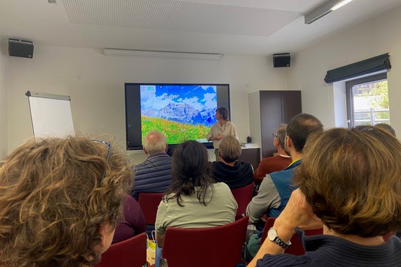 Oi, che este pa tö? Nel pomeriggio, Ulrike Frenademez dell'Institut Ladin Micurà de Rü ha offerto ai partecipanti una visione giocosa della lingua ladina. (Ufficio Educazione permanente e lingue)