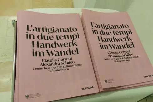 La mostra L’artigianato in due tempi - Handwerk im Wandel racconta il lavoro di vari artigiani del nostro territorio ed esplora il legame tra memoria e contemporaneità. Appuntamento al Trevilab dal 6 al 30 ottobre. (Foto: USP)