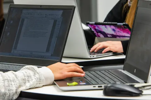 La Giunta provinciale ha prorogato l'incarico speciale complesso Digitalizzazione nei settori del personale e del lavoro fino al 31 agosto 2028. L'obiettivo è continuare a potenziare la modernizzazione digitale. (Foto: USP/Peter Daldos)