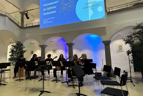 In Bruneck fand das Gitarrenkonzert im Ragenhaus statt. (Foto: LPA/Katja Lechner)