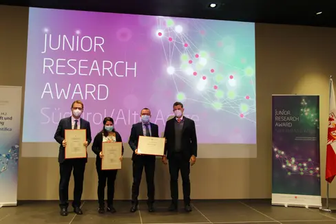 I premiati (da sx) Andreas Pircher, Daniela Eisenstecken, Simon Rauch e il vice presidente della Provincia Daniel Alfreider. (Foto: ASP/Silvia Fabbi)