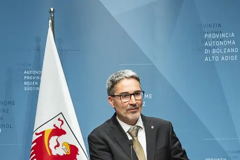 Landeshauptmann Arno Kompatscher hat heute (3. Dezember) einen Beschluss eingebracht, mit dem ein Teil der Kaserne Battisti wird an die Gemeinde Meran übergeben wird. (Foto: LPA/Fabio Brucculeri)