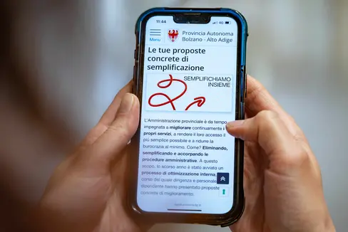 Fino al 31 luglio cittadine e cittadini potranno inviare proposte concrete per un'Amministrazione provinciale più semplice e vicina alle esigenze dell'utenza compilando un modulo online. (Foto: USP/Greta Stuefer)