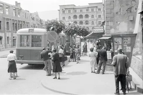 Der Dominikanerplatz in Bozen im Jahr 1956 (Foto: LPA/Südtiroler Landesarchiv/Foto Excelsior)