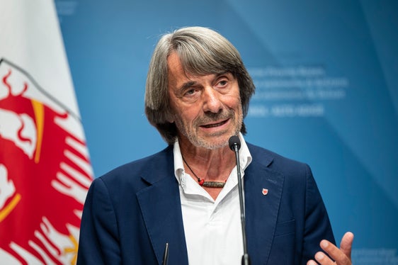 Wer zwischen 14 und 25 Jahre alt ist und in Südtirol lebt, soll künftig kostenlose Verhütungsmittel erhalten können, erklärte Gesundheitslandsrat Hubert Messner bei der Pressekonferenz nach der Sitzung der Landesregierung. (Foto: LPA/Fabio Brucculeri)