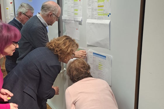 Anche l'assessora provinciale Rosmarie Pamer ha partecipato attivamente alla riunione in qualità di presidente della Consulta. Per lei è importante ricevere input, idee e considerazioni dal territorio attraverso i rappresentanti della Consulta per le persone anziane. (Foto: USP/Simone Treibenreif)