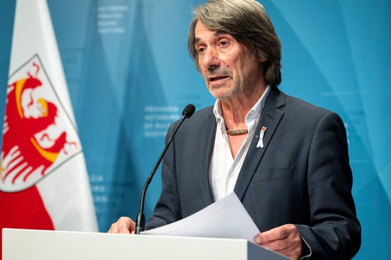 L'assessore provinciale alla Prevenzione sanitaria e salute Hubert Messner ha sottolineato che il nuovo nomenclatore tariffario introduce regole chiare per la prescrizione di servizi e la prenotazione di appuntamenti (Foto: USP/Fabio Brucculeri)