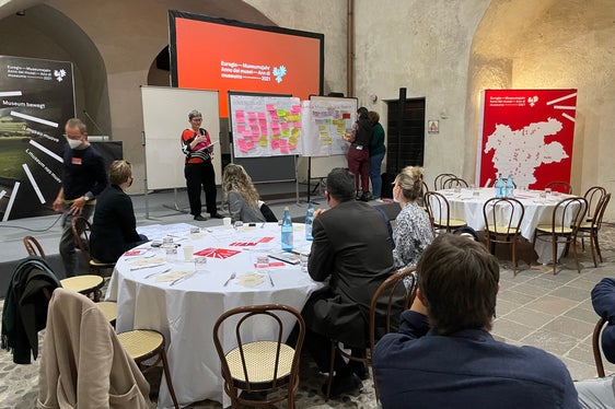 Gestern haben sich die Museumsfachleute der drei Länder zu einem Workshop auf Schloss Maretsch in Bozen getroffen. (Foto. LPA)