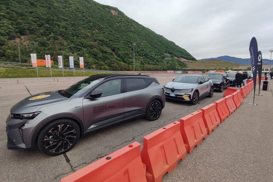 Durante la giornata, 800 visitatori hanno testato vari veicoli elettrici di diversi produttori. (Foto: Sta/Banfi)