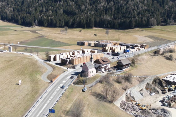 Vorher: Aktuelle Situation an der Kreuzung der Pustertaler Staatsstraße mit der Landesstraße ins Antholzertal. (Foto: Landesabteilung Tiefbau)