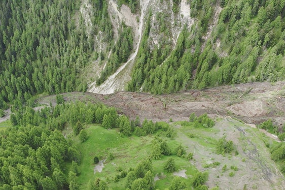 Heute in der Früh ist eine Rutschung in den Seresbach in Campill abgegangen. (Foto: LPA/Landesamt für Geologie und Baustoffprüfung)