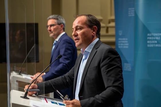 Der italienische LH-Stellvertreter und LR für Umwelt und Energie Vettorato (l.) hat heute gemeinsam mit LH Kompatscher die Kriterien zur Vermeidung von Lichtverschmutzung vorgestellt. (Foto: LPA/Fabio Brucculeri)