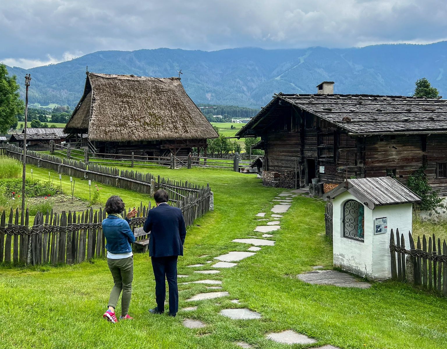 Museen sind Lern- und Erlebnisorte, ist Landesrat Philipp Achammer überzeugt. Um Museen den Kindern und Jugendlichen der Kindergärten und Schulen zugänglicher zu machen, ist bei Schulausflügen ab dem nächsten Schuljahr der Eintritt in die Südtiroler Landesmuseen kostenlos. (Foto: LPA/Ingrid Silginer)