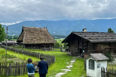 L'assessore provinciale ai Musei Philipp Achammer (nella foto a destra) ha annunciato la nuova iniziativa per avvicinare i ragazzi al mondo dei musei altoatesini. Vogliamo promuovere l'accesso di bambini, bambine, ragazze e ragazzi ai tesori culturali e storici della nostra provincia. (Foto: ASP)