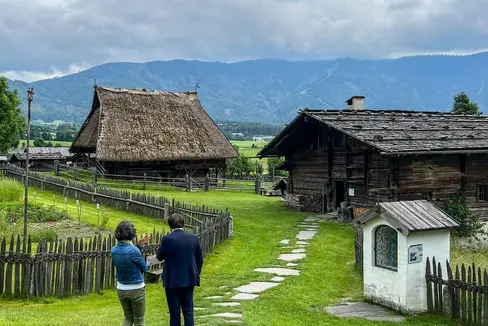 L'assessore provinciale ai Musei Philipp Achammer (nella foto a destra) ha annunciato la nuova iniziativa per avvicinare i ragazzi al mondo dei musei altoatesini. Vogliamo promuovere l'accesso di bambini, bambine, ragazze e ragazzi ai tesori culturali e storici della nostra provincia. (Foto: ASP)